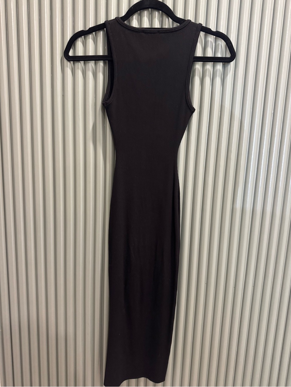 Sleeveless Black Keyhole Midi Dress - Naked Wardrobe - Picture 4 of 5